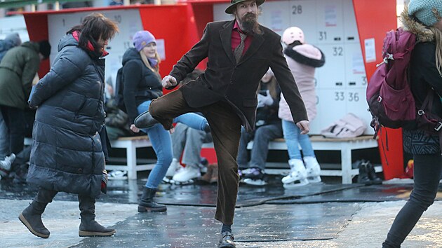 Švihlá chůze byla původně součástí montypythonovského skeče o ministerstvu švihlé chůze.