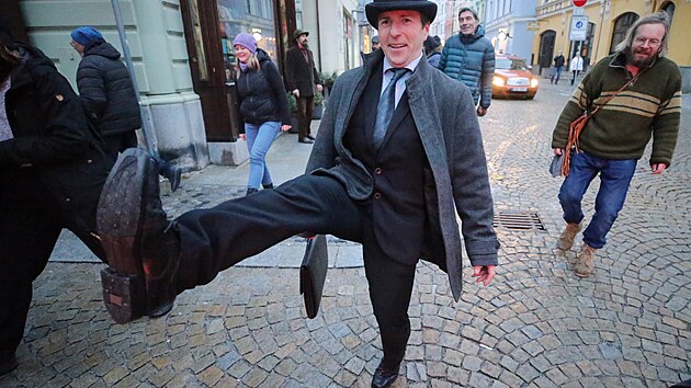 Švihlá chůze byla původně součástí montypythonovského skeče o ministerstvu švihlé chůze.