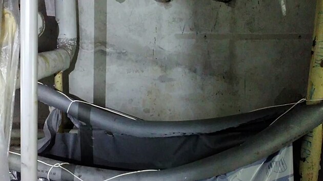 V opuštěném objektu našli strážníci osoby bez přístřeší a ve výměníkové stanici pak i vodní lázeň. (4. ledna 2025)