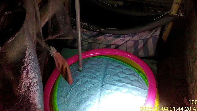 V opuštěném objektu našli strážníci osoby bez přístřeší a ve výměníkové stanici pak i vodní lázeň. (4. ledna 2025)