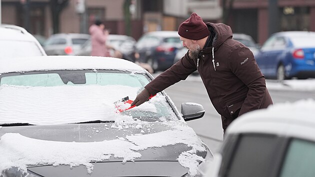 Pražany v první školní den nového roku potrápila ledovka. (6. ledna 2025)