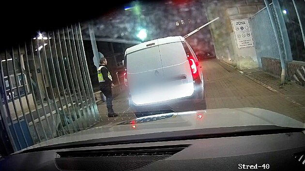 Strážníci pomohli bloudícímu páru do porodnice