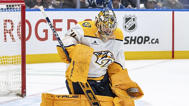 Juuse Saros při jednom ze svých úspěšných zákroků.