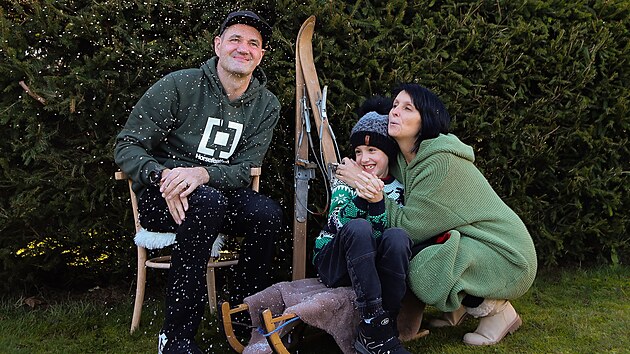 Klára Heřmanová se s nepříznivým osudem pere statečně. Postiženému synovi i vážně nemocnému manželovi věnuje veškerý čas.