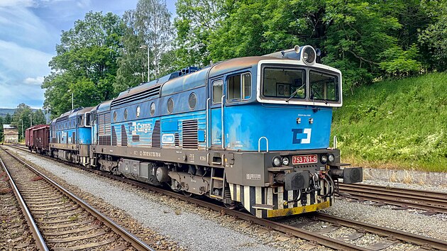 Český nákladní dopravce ČD Cargo do konce roku propustí až 700 svých zaměstnanců, což je více než desetina celkového počtu. Firma se podle předsedy představenstva a výkonného ředitele Tomáše Tótha musí připravit na výrazný pokles přepravy. Český nákladní dopravce ČD Cargo do konce roku propustí až 700 svých zaměstnanců, což je více než desetina celkového počtu. Firma se podle předsedy představenstva a výkonného ředitele Tomáše Tótha musí připravit na výrazný pokles přepravy.