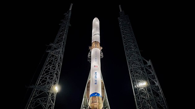 Nosič New Glenn na startovacím komplexu 36 společnosti Blue Origin na kosmodromu Cape Canaveral.