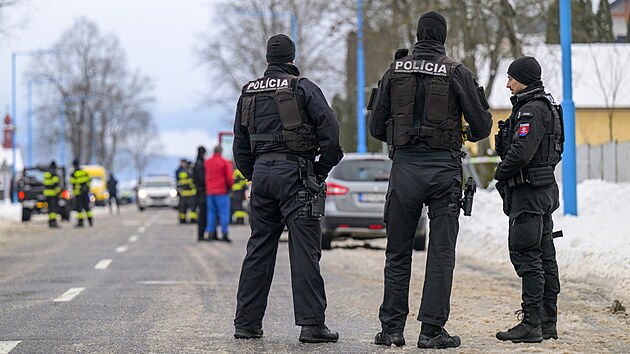 Dva mrtvé a několik raněných si vyžádal útok nožem na gymnáziu ve slovenské Spišské Staré Vsi. (16. ledna 2025)