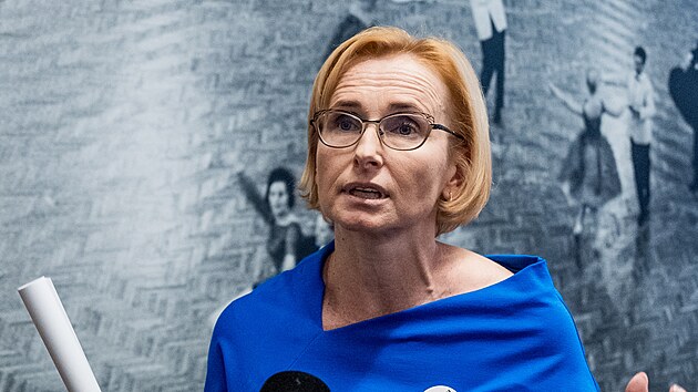 Kateřina Konečná na tiskové konferenci uskupení Stačilo! k podpisu memoranda o spolupráci při sněmovních volbách mezi KSČM, ČSNS a SD-SN. (15. ledna 2025)