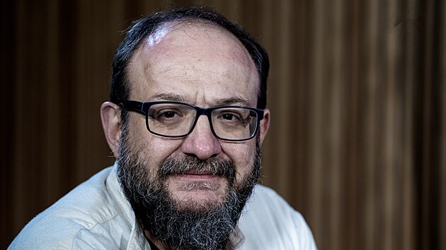 Hostem pořadu Rozstřel je Josef Šlerka, sémiotik a odborník na analýzu dat ze sociálních sítí.