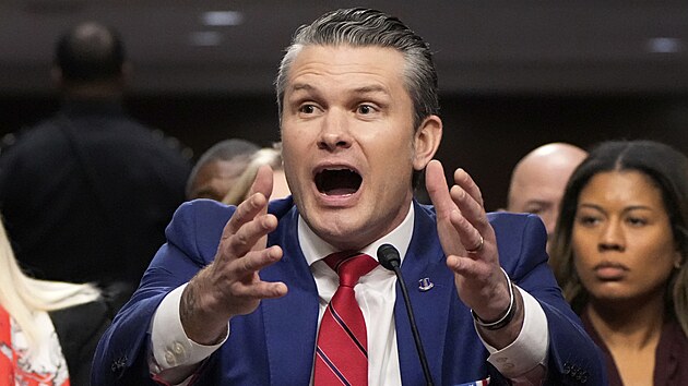 Kandidát na ministra obrany USA Pete Hegseth čelil v Senátu palbě kritiky, včetně obvinění, že nemá charakter a sebeovládání nutné pro vedení americké armády. (14. ledna 2025)