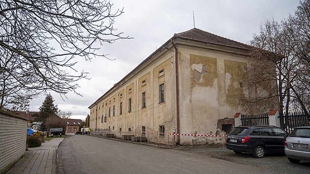 Rymice opravují budovu bývalé sýpky. Bude z ní nový multifunkční objekt s obecním úřadem, kulturním sálem i restaurací. (leden 2025)