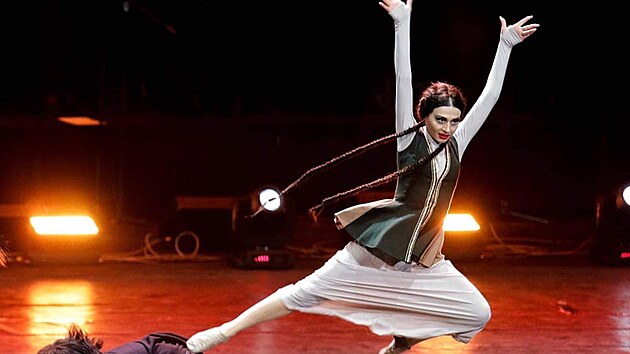 Gruzínský státní balet APHKHAZETI spojuje gruzínský tanec se současnou choreografií a hudbou.