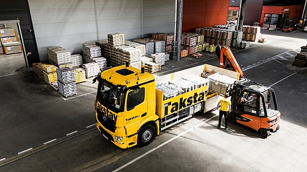 Vůz Takstav.cz ve skladu.