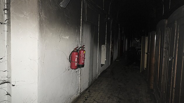 V Malesicích u Plzně hořela ráno ubytovna. Záchranáři ošetřili 33 lidí, čtyři z nich odvezli do nemocnice. (17. ledna 2025)