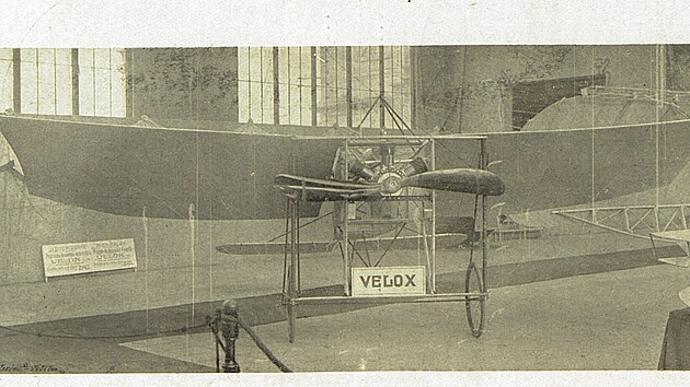 Detail fotografie aeroplánu Velox na titulní stránce 26. vydání týdeníku Světozor z roku 1910