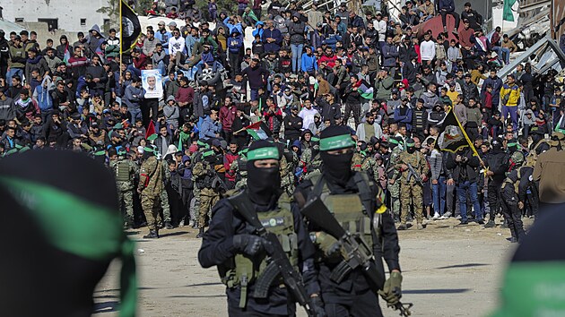 Izraelské vojačky, které byly v Gaze zadržovány od útoku 7. října 2023, jsou propuštěny v rámci příměří a dohody o výměně rukojmích a vězňů mezi Hamásem a Izraelem. (25. ledna 2025)