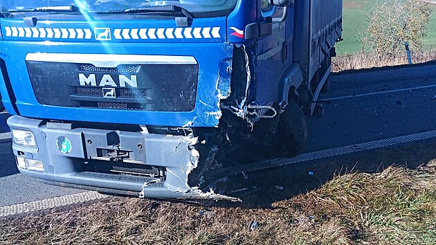 Senior nepřežil ve středu dopoledne dopravní nehodu u Koryčan na Kroměřížsku, když se za volantem osobního auta srazil s nákladním vozidlem. (29. ledna)