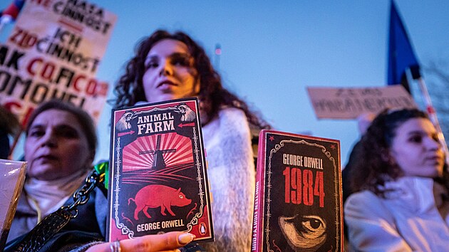 Slováci protestují proti vládě Roberta Fica. Snímek pochází z Bratislavy. (24. ledna 2025)