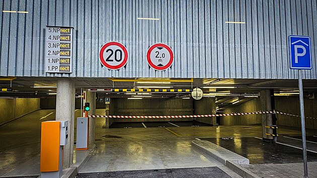 Parkovací dům u arény by měl otevřít 1. února v 15 hodin. (22. ledna 2025)