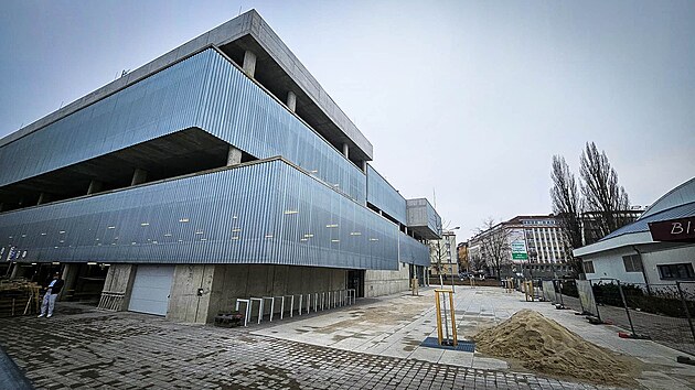 Parkovací dům u arény by měl otevřít 1. února v 15 hodin. (22. ledna 2025)