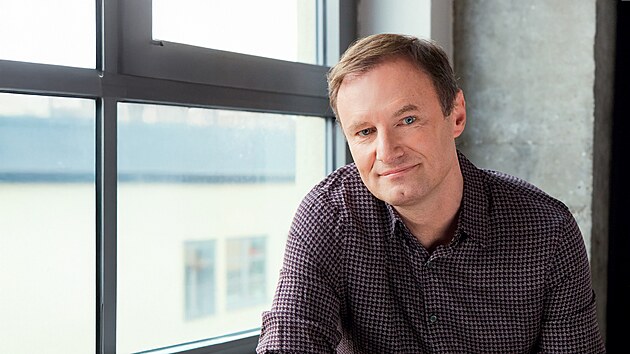 Vladimír Janíček vystudoval mikroelektroniku na ČVUT a v současné době působí... Vladimír Janíček vystudoval mikroelektroniku na ČVUT a v současné době působí...