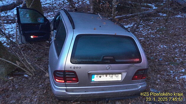 Hasiči hlásí z Tachovska řadu dopravní nehod kvůli silné námraze. (23. ledna 2025)