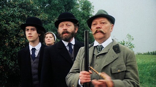 Marek Brodsk&yacute;, Blažena Holi&scaron;ov&aacute;, Jiř&iacute; Zahajsk&yacute; a Rudolf Hru&scaron;&iacute;nsk&yacute; ve filmu...