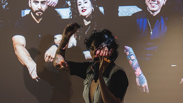 V Praze míchala drinky i přednášela. Obojí s velkým charisma