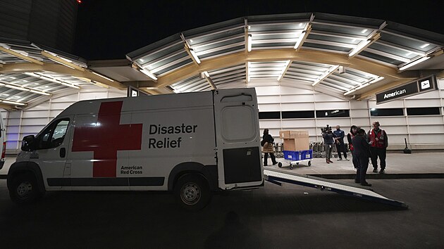 Ve Washingtonu se srazilo letadlo s vojenským vrtulníkem a spadlo do řeky. Na místě probíhá masivní záchranná akce. (30. ledna 2025)