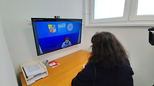 V místnosti je možné vést videokonferenci s policistou, dá se tak nahradit návštěva služebny.