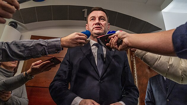 Krajský soud v Liberci uznal v korupční kauze libereckého hejtmana Martina Půtu (Starostové pro Liberecký kraj) vinným. Soudce mu uložil roční podmínku a peněžitý trest 50 tisíc korun za přijetí úplatku a zneužití pravomocí. V kauze bylo obžalováno dalších osm lidí a pět firem včetně Metrostavu. (5. února 2025)