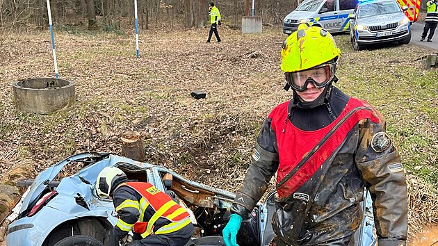 U Mydlovar na Českobudějovicku se stala tragická nehoda. Řidič tam ze zatím neznámých příčin sjel ze silnice a havaroval. Na místě nehody zahynul. (