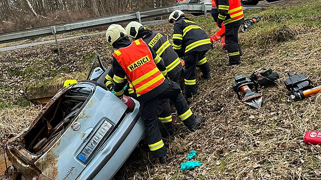 U Mydlovar na Českobudějovicku se stala tragická nehoda. Řidič tam ze zatím neznámých příčin sjel ze silnice a havaroval. Na místě nehody zahynul. (7. února 2025.)