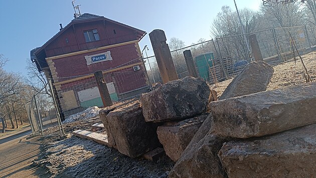 Správa železnic, která pacovské nádraží od roku 2016 vlastní, začala jeho...