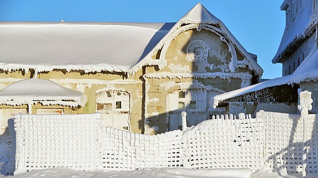 Hotel na vrcholu krušnohorského Klínovce. (13. prosince 2022)