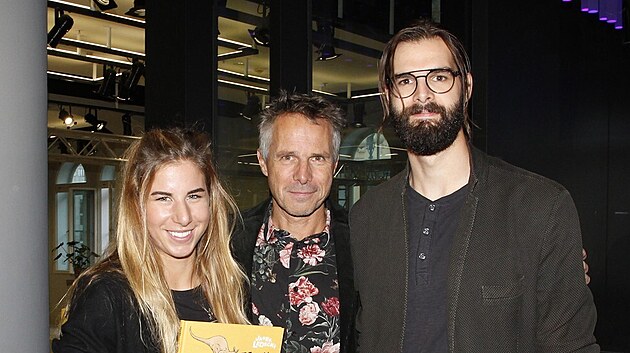 Janek Ledecký a jeho děti Ester a Jonáš (29. září 2021)