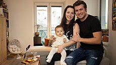 S manželkou Terezou a malou dcerkou Ester Malií žijí v bytě více než rok. S manželkou Terezou a malou dcerkou Ester Malií žijí v bytě více než rok.