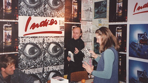 Představitel&eacute; firmy Indies na hudebn&iacute;m veletrhu, druh&yacute; zprava spoluzakladatel Milo&scaron; Gruber. (90. l&eacute;ta)