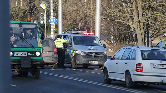 Při ranní nehodě u čerpací stanice OMV v Jihlavě nepřežil čtyřiasedmdesátiletý chodec srážku s osobním automobilem Škoda. (11. února 2025)
