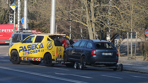 Při ranní nehodě u čerpací stanice OMV v Jihlavě nepřežil čtyřiasedmdesátiletý chodec srážku s osobním automobilem Škoda. (11. února 2025)