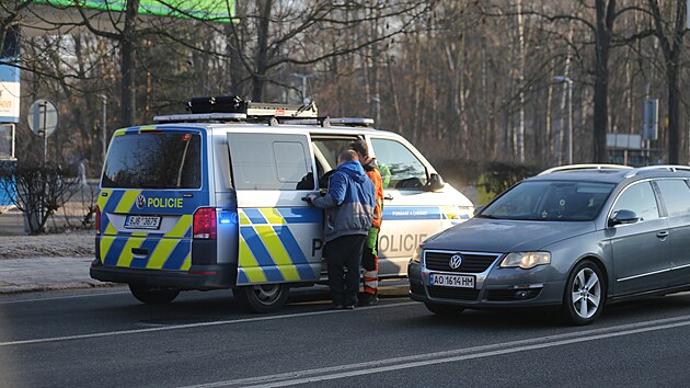 Při ranní nehodě u čerpací stanice OMV v Jihlavě nepřežil čtyřiasedmdesátiletý chodec srážku s osobním automobilem Škoda. (11. února 2025)