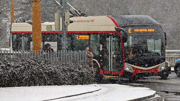 Řada cestujících používá při přepravě MHD v Jihlavě tzv. Jihlavskou kartu, kterou si předtím nabili v automatu či přes e-shop.