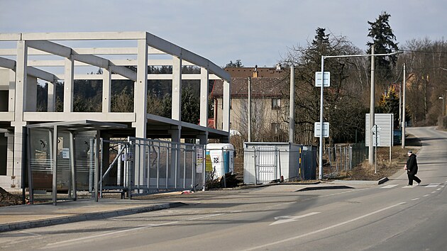 Lesnov se dvěma novými areály pro podnikání – zde hala Vakuum Bohemia – ponenáhlu mění na průmyslovou zónu. Poloha na důležité dopravní křižovatce je pro podnikatele lákavá.