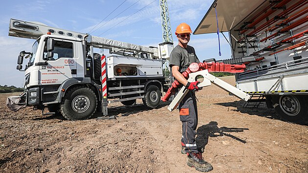 ČEZ Distribuce dá každoročně do výměny stožárů desítky milionů korun. Bezpečnějšími nahradí na 15 tisíc stožárů.