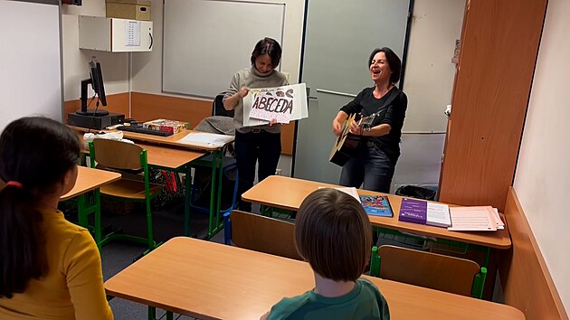 ZŠ Marjánka učí po svém cizince češtinu. Má vlastní metodu i učebnice