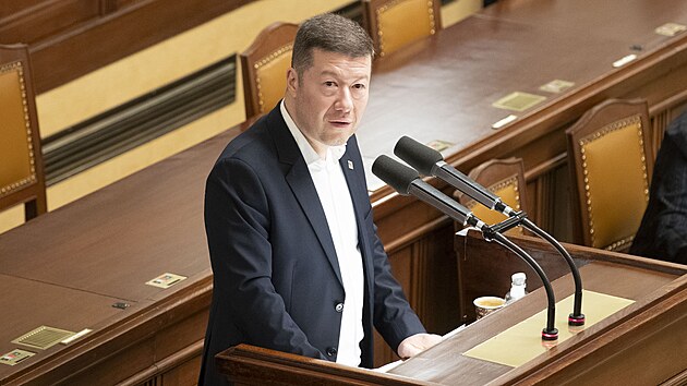 Poslanci diskutují o návrhu vlády na zvýšení poplatku České televizi a Českému rozhlasu. Na snímku Tomio Okamura (SPD). (12. února 2025)