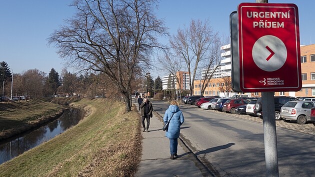 Město Zlín plánuje revitalizaci nábřeží kolem řeky Dřevnice u Baťovy nemocnice. Teď je ale stavební řízení pozastaveno kvůli odvolání obyvatelky, která nesouhlasí s kácením vzrostlých stromů. (únor 2025)