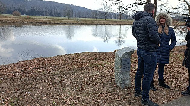 V těchto místech překlene nová lávka řeku Vltavu, bude mít skoro sto metrů. (únor 2025)