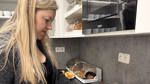 Po jihlavské nebo třebíčské nemocnici zavedla samoobslužný bufetový systém stravování také pelhřimovská nemocnice na svém oddělení šestinedělí. Jako první ho vyzkoušela Petra Minaříková.