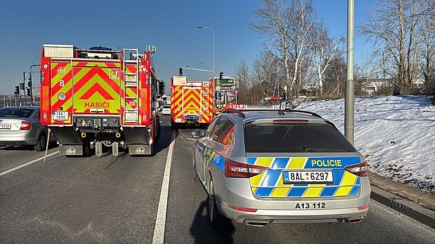 V ulici K Barrandovu v Praze havarovala čtyři vozidla. (19. února 2025)